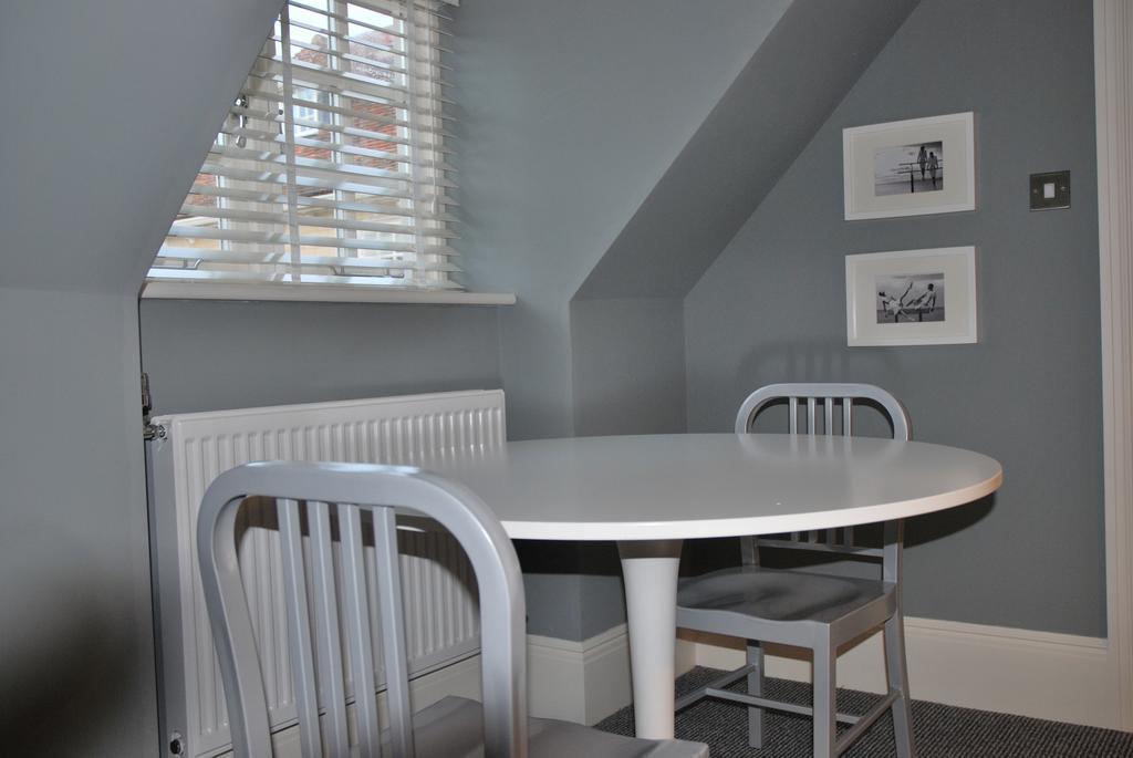 Montpellier House Bed & Breakfast Newport Pagnell Exterior foto